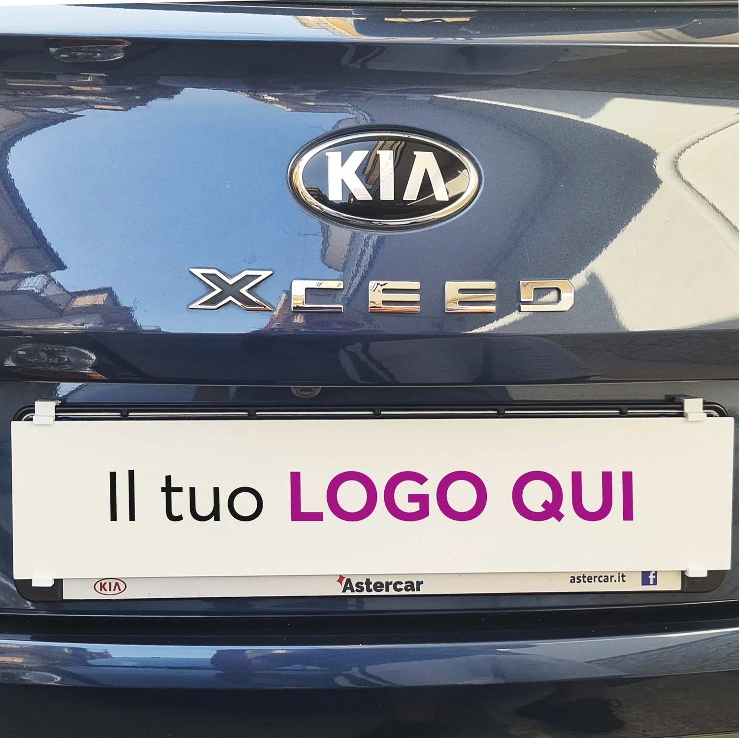 Copritarga auto personalizzati con logo e ganci di fissaggio